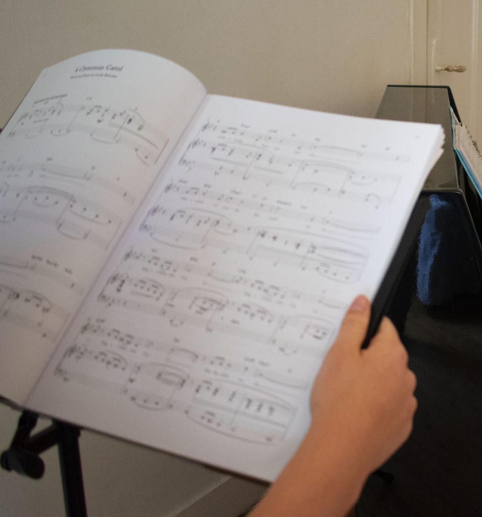 Bladmuziek op een piano